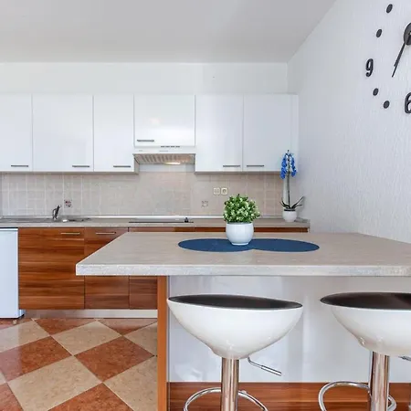 Mit Balkon Und Meerblick By Interhome Apartman *