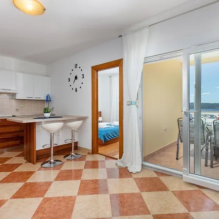 Mit Balkon Und Meerblick By Interhome Apartamento Dramalj